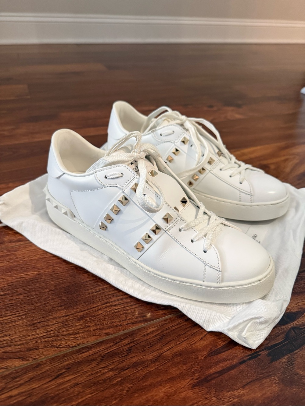 Valentino Rockstud White Leathed Low Top Sneakers (Size 40)